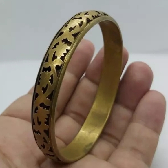 Vintage Gold-Tone Bracelet - Picture 4 of 6